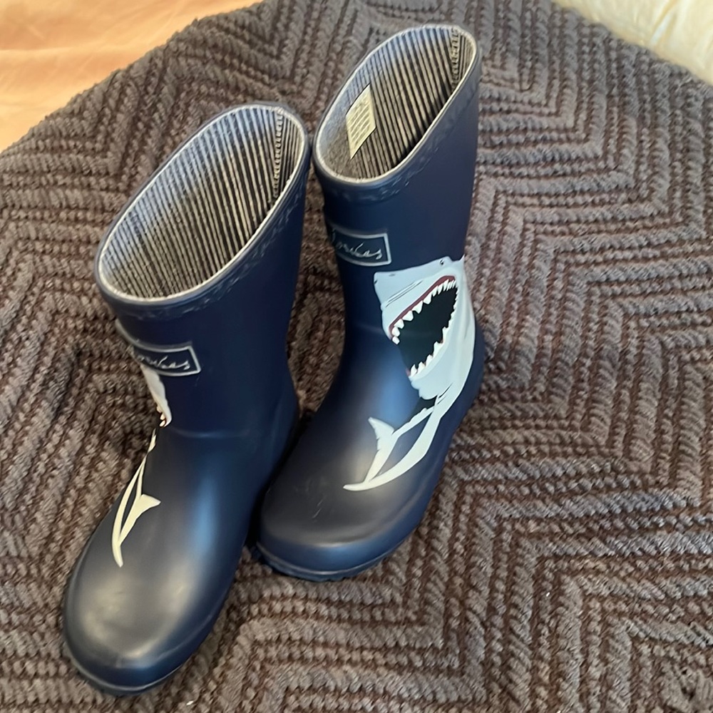 Joules Rain Boots / Kid’s Rain Boots: shark graphic, Size 11
